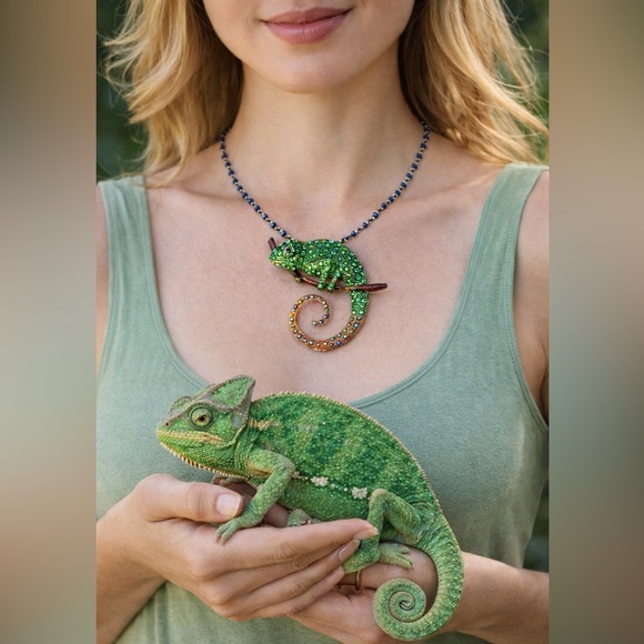 Jewelry - Cool, large chameleon, bright colors, rhinestones on rosary type chain NWOT